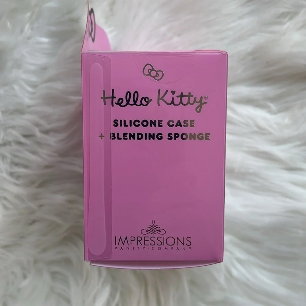 🆕 Hello Kitty Pink Silicone Case and Blending Sponge Set